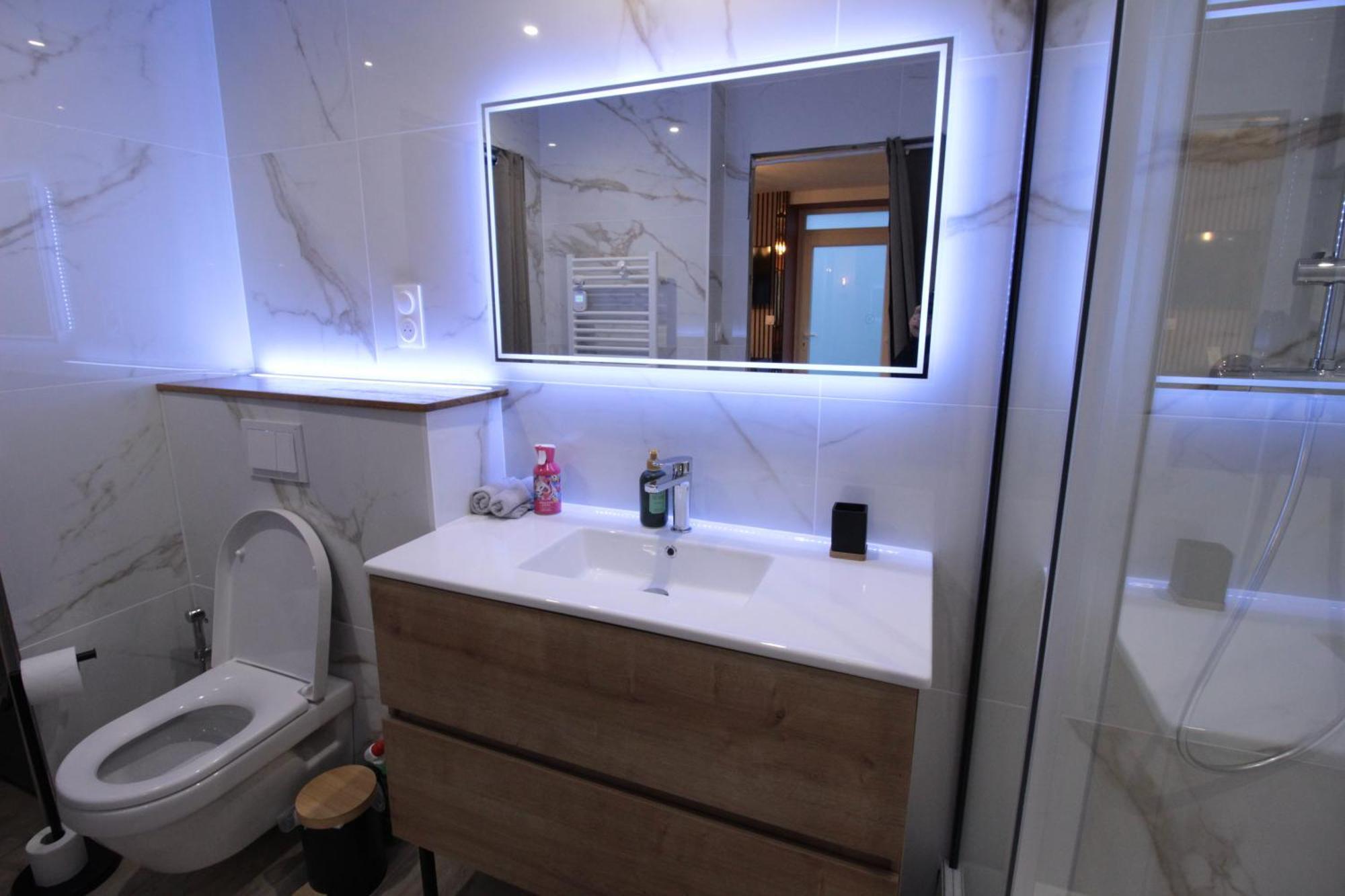 ורדון-סור-מוס Luxury Studio, Rez De Chaussee, Parking Prive Video Surveillance, Canape Haute Qualite Convertible Couchage 2 Personnes, Centre Ville Proche, Restaurant, Boulangerie 2 Minutes A Pied, Terrasse - 800Metre Carre De Terrain - Gere Par Presta-Zen'Service מראה חיצוני תמונה