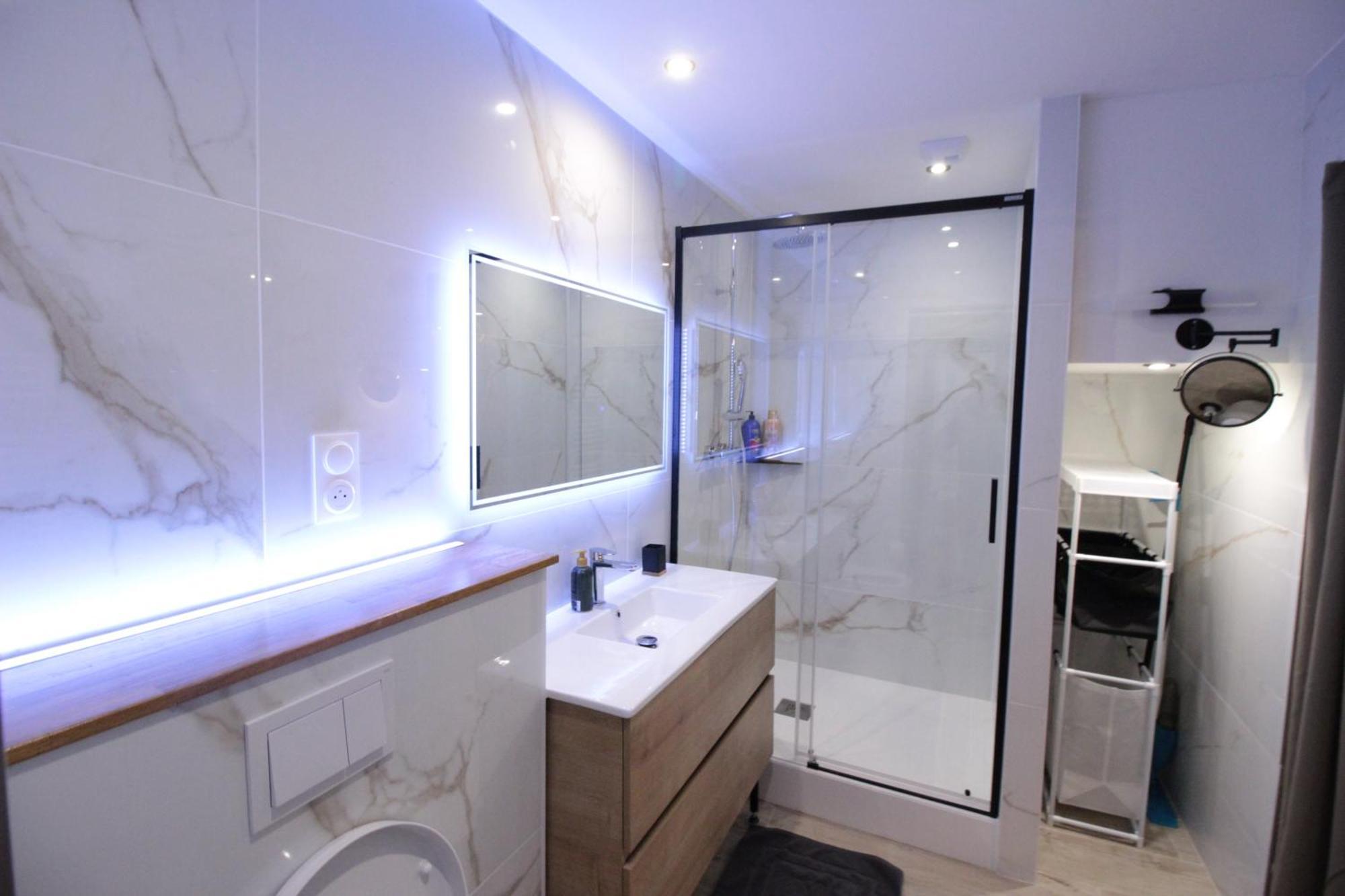 ורדון-סור-מוס Luxury Studio, Rez De Chaussee, Parking Prive Video Surveillance, Canape Haute Qualite Convertible Couchage 2 Personnes, Centre Ville Proche, Restaurant, Boulangerie 2 Minutes A Pied, Terrasse - 800Metre Carre De Terrain - Gere Par Presta-Zen'Service מראה חיצוני תמונה