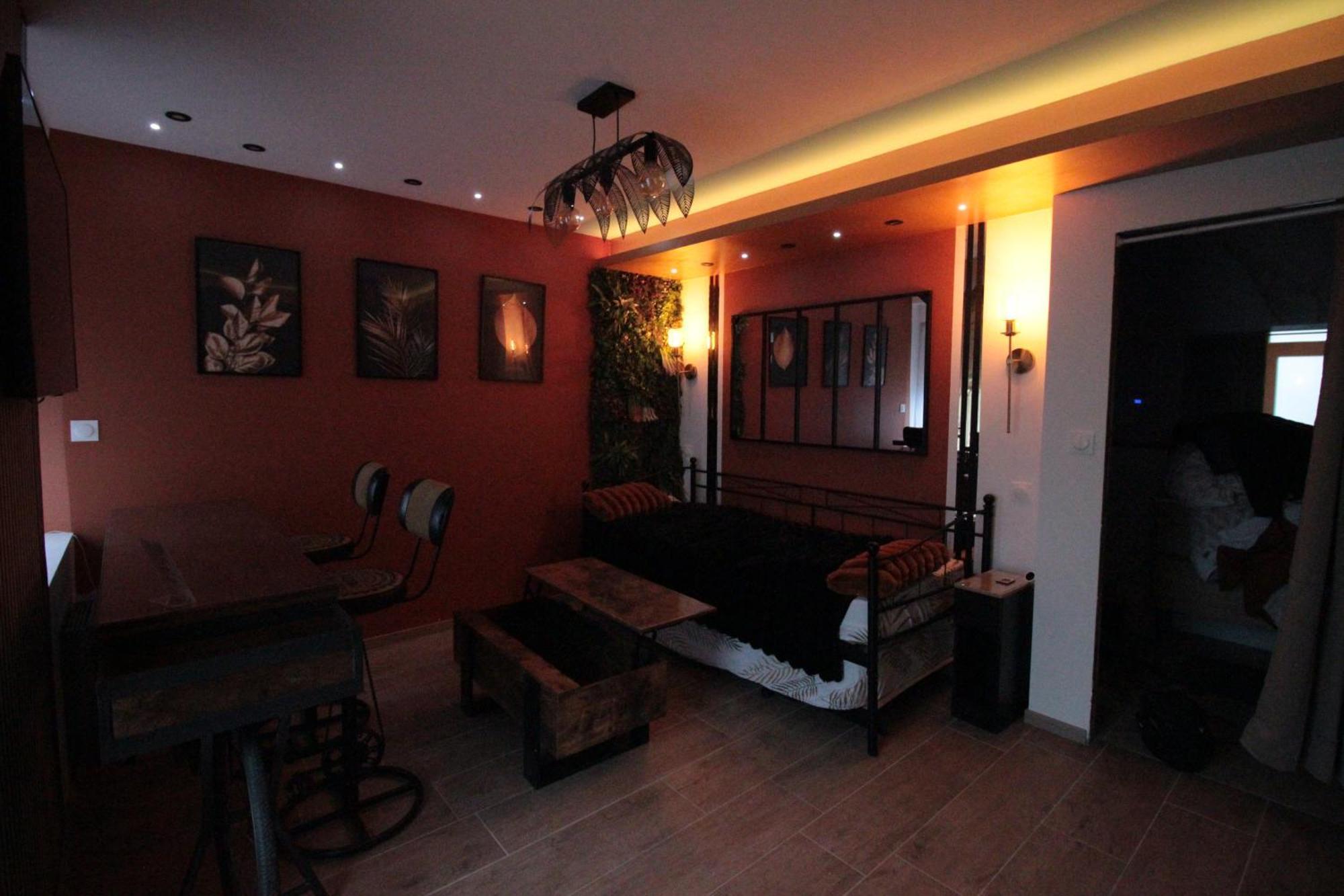 ורדון-סור-מוס Luxury Studio, Rez De Chaussee, Parking Prive Video Surveillance, Canape Haute Qualite Convertible Couchage 2 Personnes, Centre Ville Proche, Restaurant, Boulangerie 2 Minutes A Pied, Terrasse - 800Metre Carre De Terrain - Gere Par Presta-Zen'Service מראה חיצוני תמונה