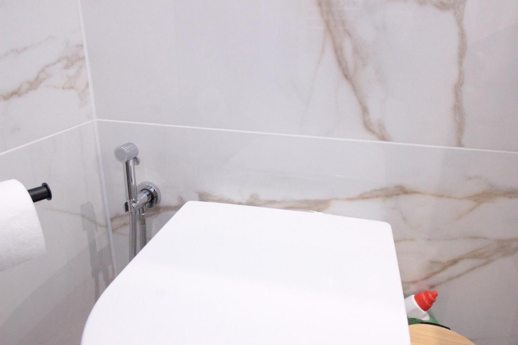 ורדון-סור-מוס Luxury Studio, Rez De Chaussee, Parking Prive Video Surveillance, Canape Haute Qualite Convertible Couchage 2 Personnes, Centre Ville Proche, Restaurant, Boulangerie 2 Minutes A Pied, Terrasse - 800Metre Carre De Terrain - Gere Par Presta-Zen'Service מראה חיצוני תמונה