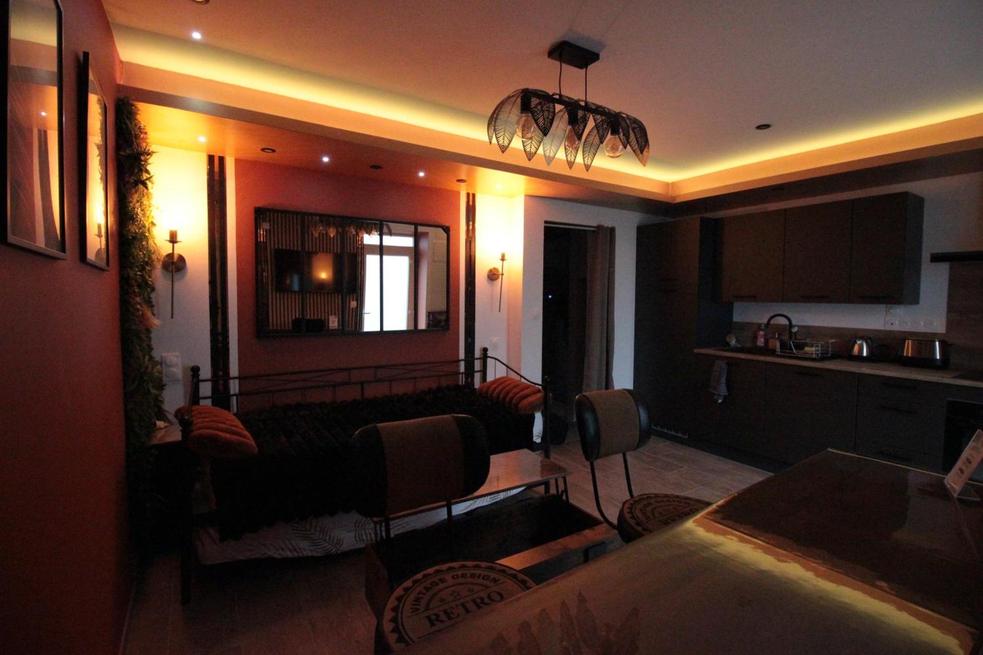 ורדון-סור-מוס Luxury Studio, Rez De Chaussee, Parking Prive Video Surveillance, Canape Haute Qualite Convertible Couchage 2 Personnes, Centre Ville Proche, Restaurant, Boulangerie 2 Minutes A Pied, Terrasse - 800Metre Carre De Terrain - Gere Par Presta-Zen'Service מראה חיצוני תמונה