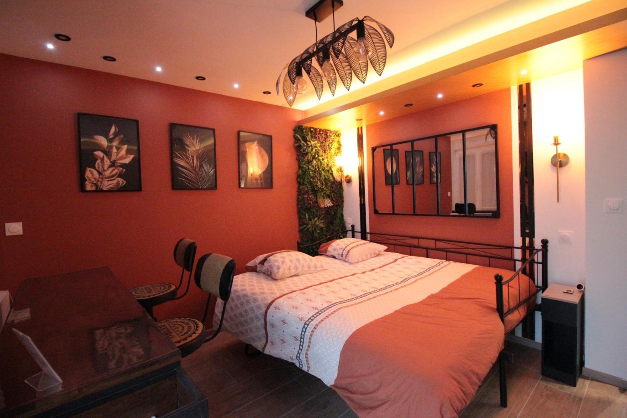ורדון-סור-מוס Luxury Studio, Rez De Chaussee, Parking Prive Video Surveillance, Canape Haute Qualite Convertible Couchage 2 Personnes, Centre Ville Proche, Restaurant, Boulangerie 2 Minutes A Pied, Terrasse - 800Metre Carre De Terrain - Gere Par Presta-Zen'Service מראה חיצוני תמונה