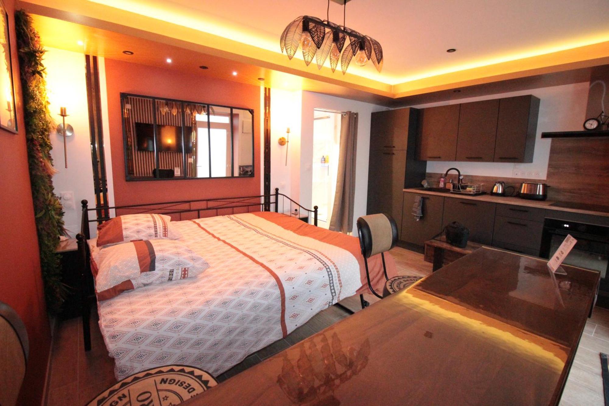 ורדון-סור-מוס Luxury Studio, Rez De Chaussee, Parking Prive Video Surveillance, Canape Haute Qualite Convertible Couchage 2 Personnes, Centre Ville Proche, Restaurant, Boulangerie 2 Minutes A Pied, Terrasse - 800Metre Carre De Terrain - Gere Par Presta-Zen'Service מראה חיצוני תמונה