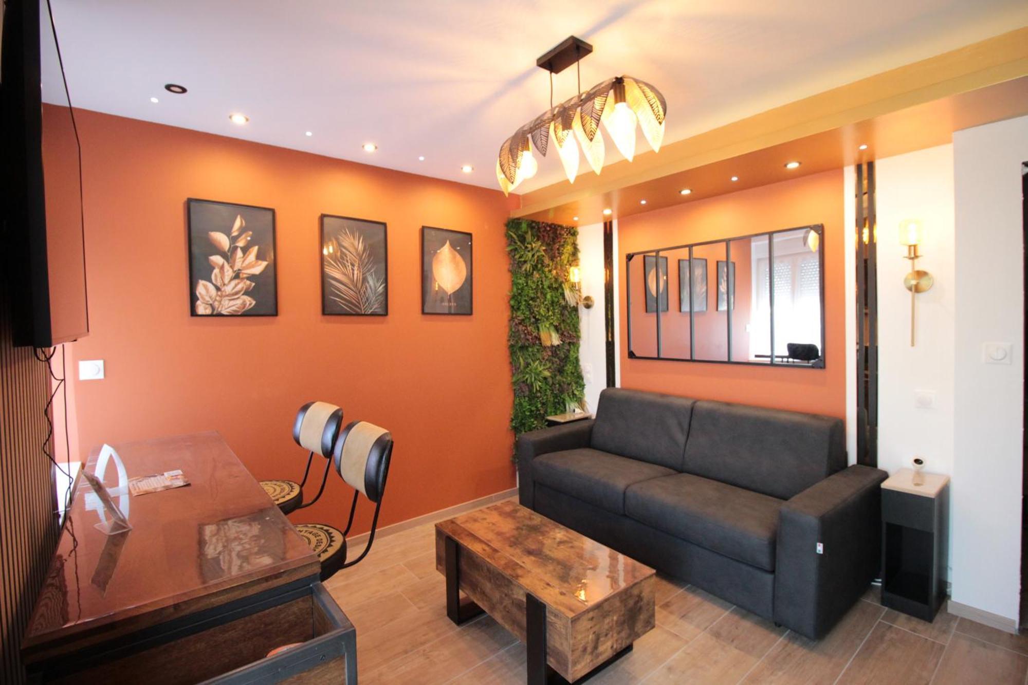 ורדון-סור-מוס Luxury Studio, Rez De Chaussee, Parking Prive Video Surveillance, Canape Haute Qualite Convertible Couchage 2 Personnes, Centre Ville Proche, Restaurant, Boulangerie 2 Minutes A Pied, Terrasse - 800Metre Carre De Terrain - Gere Par Presta-Zen'Service מראה חיצוני תמונה