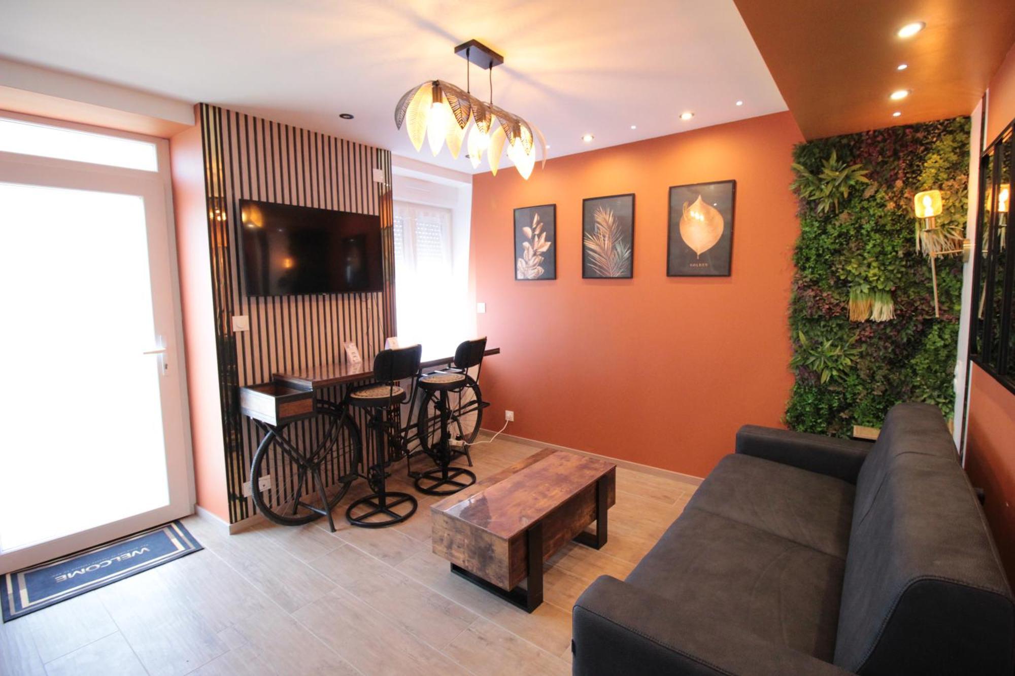 ורדון-סור-מוס Luxury Studio, Rez De Chaussee, Parking Prive Video Surveillance, Canape Haute Qualite Convertible Couchage 2 Personnes, Centre Ville Proche, Restaurant, Boulangerie 2 Minutes A Pied, Terrasse - 800Metre Carre De Terrain - Gere Par Presta-Zen'Service מראה חיצוני תמונה